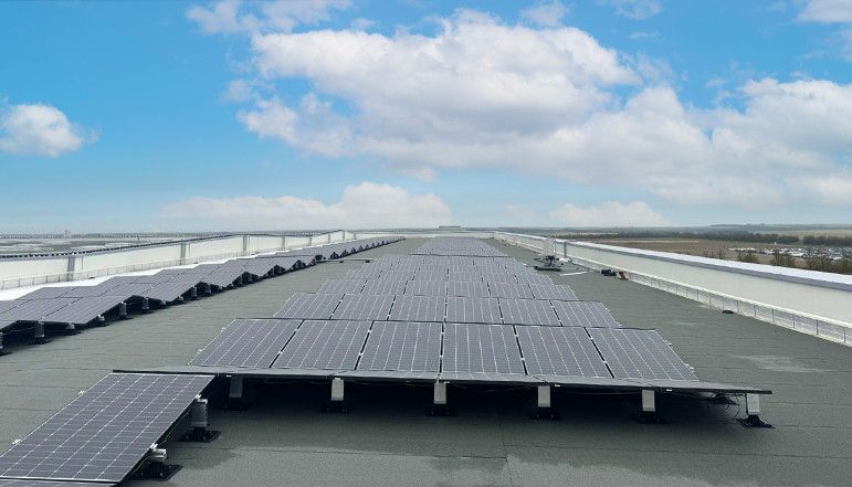 Distribution-de-panneaux-solaires-–-